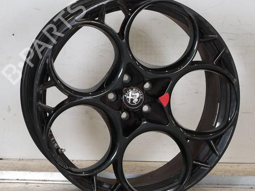 rim-alfa-romeo-stelvio-949_-2016-26309754 main image