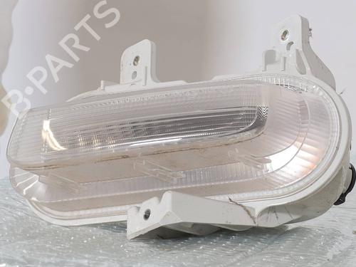 right-daytime-light-jeep-renegade-suv-bu-b1-bv-2014-38801790 main image