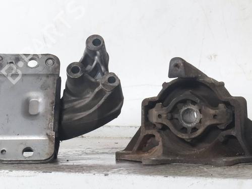 Used Engine mount Engine mount LANCIA YPSILON (843_) 1.3 JTD (843.AXD11, 843.AXD1A) (70 hp) 33284224 33284224