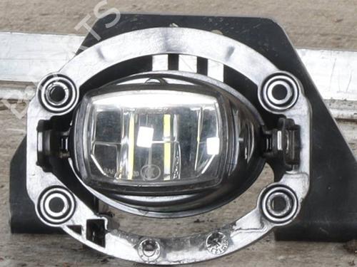 left-front-fog-light-jeep-compass-mp-m6-mv-m7-2016-27640225 main image