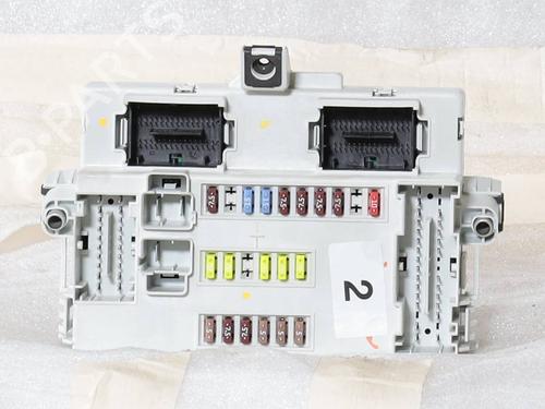 Used Fuse box Fuse box 39092476 39092476