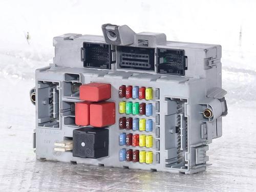 Used Fuse box LANCIA MUSA (350_) 1.4 (350.AXA11, 350.AXA1A) (95 hp) 32706211