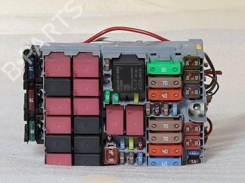 Used Fuse box Fuse box 39135436 39135436
