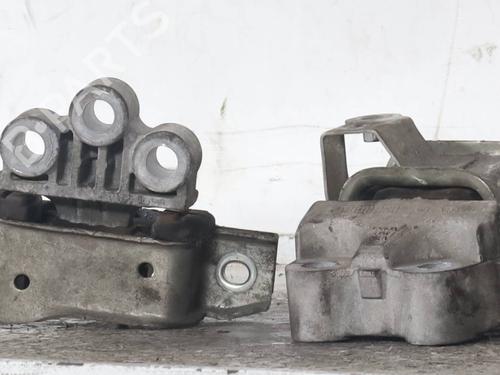 Used Engine mount Engine mount FIAT GRANDE PUNTO (199_) 1.4 (199AXB11, 199AXB1A, 199BXB1A, 199AXL1A) (77 hp) 33284928 33284928
