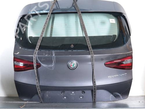 tailgate-alfa-romeo-stelvio-949_-2016-40039839 main image