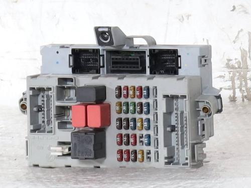 Used Fuse box Fuse box 37258537 37258537