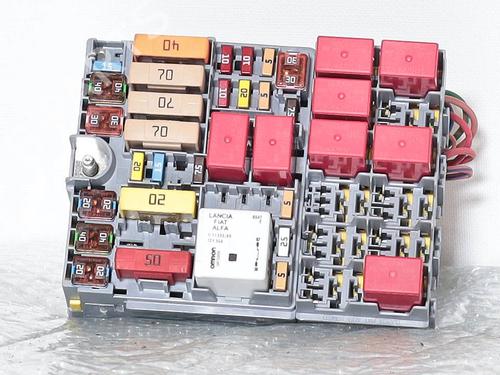 Used Fuse box Fuse box 39403051 39403051