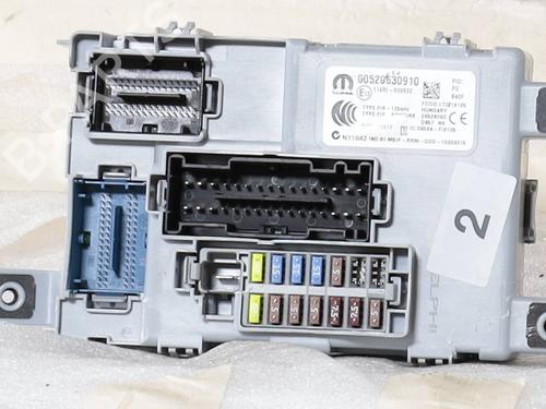 Used Fuse box Fuse box 38683997 38683997