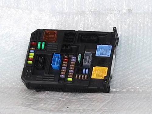 Used Fuse box Fuse box 39236536 39236536