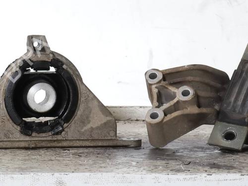 Used Engine mount Engine mount LANCIA YPSILON (843_) 1.2 (843.AXA1A) (60 hp) 33734311 33734311