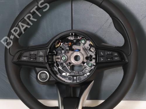 steering-wheel-alfa-romeo-stelvio-949_-2016-29826436 main image