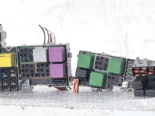 Used Fuse box Fuse box 36217770 36217770