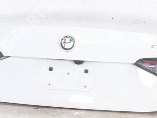 tailgate-alfa-romeo-giulia-952_-2015-28192740 main image