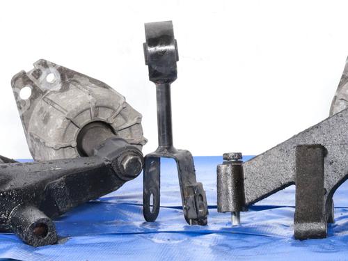 Used Engine mount Engine mount FIAT MULTIPLA (186_) 1.9 JTD 115 (115 hp) 30178906 30178906