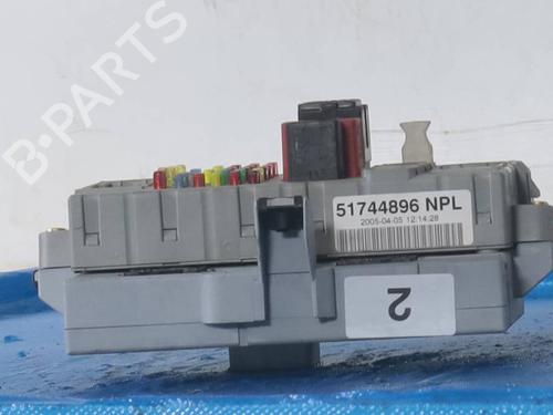Used Fuse box Fuse box FIAT PUNTO (188_) 1.3 JTD 16V (70 hp) 33284672 33284672
