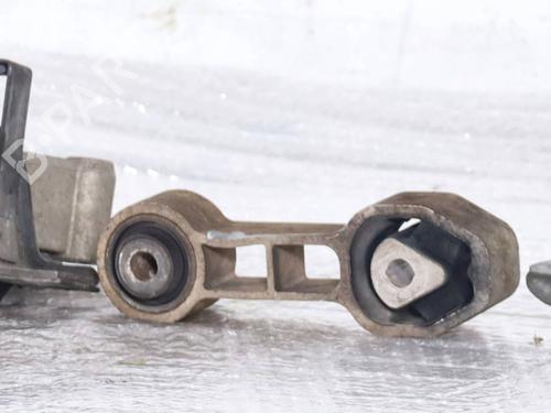 Used Engine mount FIAT PANDA (169_) 1.2 (169.AXB11, 169.AXB1A) (60 hp) 31135960