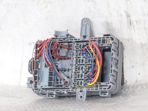 Used Fuse box Fuse box 36527594 36527594