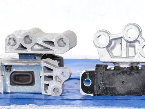 Used Engine mount Engine mount FIAT TIPO Estate (356_, 357_) 1.6 Multijet (357WXG1) (131 hp) 30111900 30111900