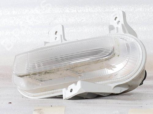 right-daytime-light-jeep-renegade-suv-bu-b1-bv-2014-38590314 main image