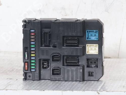 Used Fuse box Fuse box 36217573 36217573
