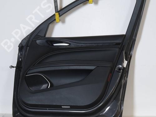 right-front-door-alfa-romeo-stelvio-949_-2016-28359970 main image