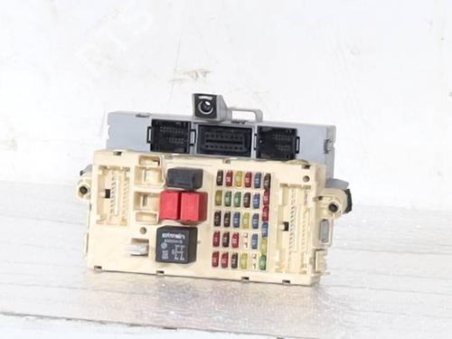 Used Fuse box Fuse box 32706182 32706182