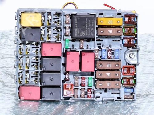 Used Fuse box Fuse box 39199235 39199235
