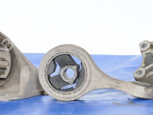 Used Engine mount Engine mount FIAT PUNTO (188_) 1.2 60 (188.030, .050, .130, .150, .230, .250) (60 hp) 30111631 30111631