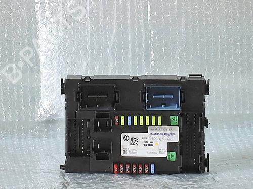 Used Fuse box Fuse box 38719904 38719904