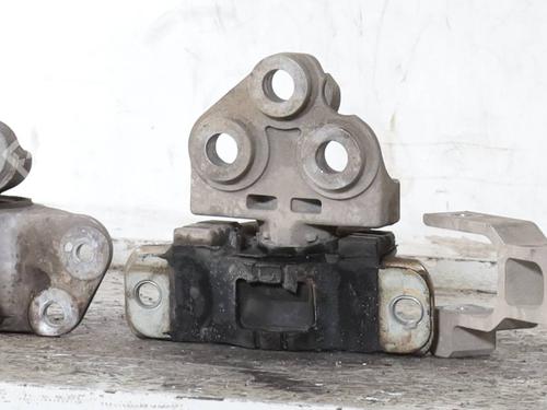 Used Engine mount Engine mount FIAT GRANDE PUNTO (199_) 1.3 D Multijet (199.AXD11, 199.AXD1A, 199.AXD1B,... (90 hp) 33734315 33734315
