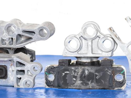 Used Engine mount Engine mount FIAT TIPO Hatchback (356_, 357_) 1.6 Multijet (357HXG1) (131 hp) 30111819 30111819