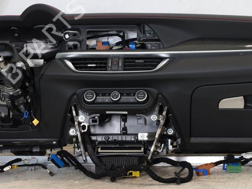 Used Dashboard Dashboard ALFA ROMEO STELVIO (949_) 2.0 Q4 (949.AXF2A) (201 hp) 30661871 30661871