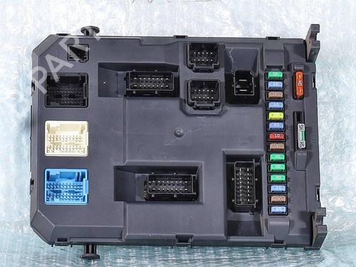 Used Fuse box Fuse box 39236516 39236516
