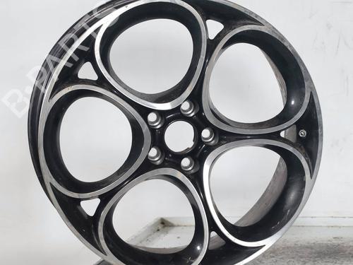 rim-alfa-romeo-giulia-952_-2015-30662276 main image