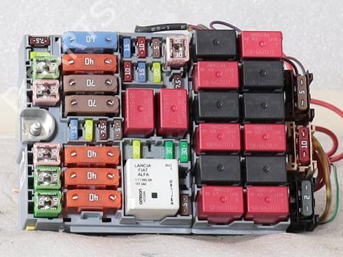 Used Fuse box Fuse box 39261693 39261693