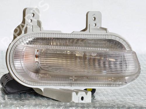 left-daytime-light-jeep-renegade-suv-bu-b1-bv-2014-38770196 main image