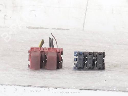 Used Fuse box Fuse box 36217608 36217608