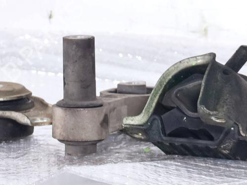 Used Engine mount FIAT PANDA (312_, 319_) 1.3 D Multijet (312PXL1A) (75 hp) 31135891