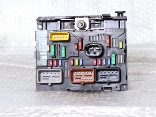 Used Fuse box Fuse box PEUGEOT 207 (WA_, WC_) 1.4 16V (88 hp) 39427603 39427603