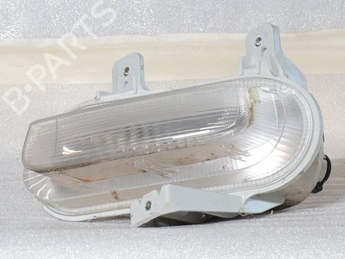right-daytime-light-jeep-renegade-suv-bu-b1-bv-2014-38590394 main image