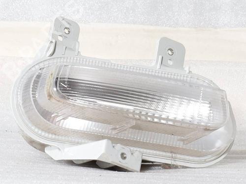 left-daytime-light-jeep-renegade-suv-bu-b1-bv-2014-38590420 main image