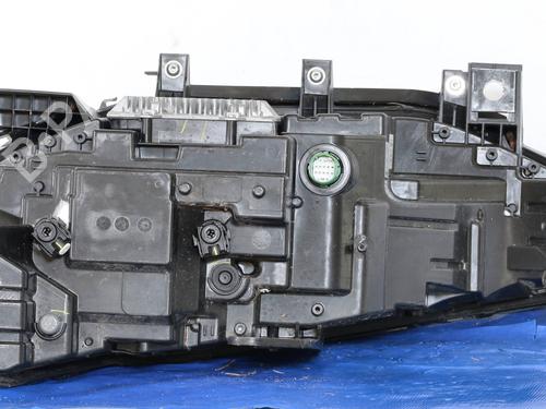 Højre forlygte ALFA ROMEO STELVIO (949_) 2.0 Q4 (949.AXA2A) (280 hp) 30111568