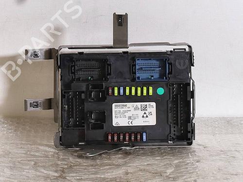 Used Fuse box Fuse box 39261997 39261997