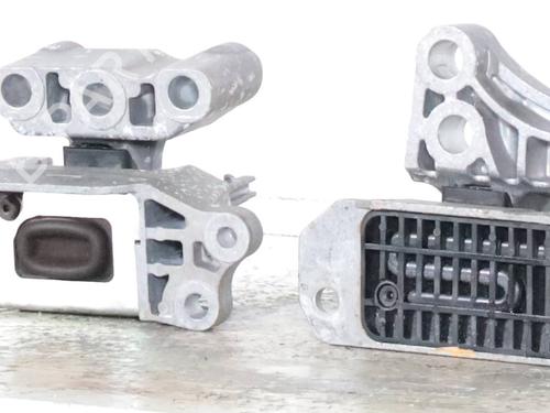 Used Engine mount FIAT 500X (334_) 2.0 D Multijet 4x4 (334AXB22, 334AXD2B) (140 hp) 29892324