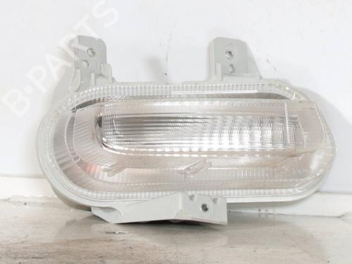 left-daytime-light-jeep-renegade-suv-bu-b1-bv-2014-25813613 main image