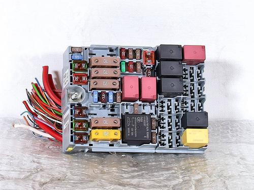 Used Fuse box Fuse box 39199292 39199292