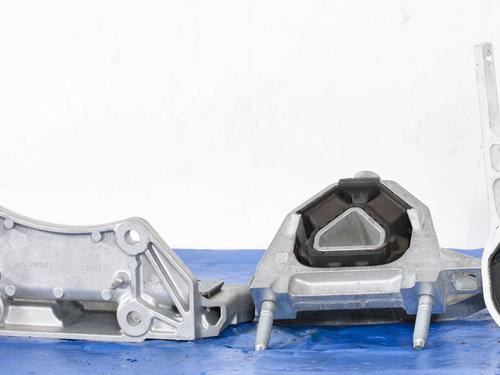 Used Engine mount Engine mount FIAT 600e / 600 (365_, 364_) Electric (156 hp) 30084200 30084200