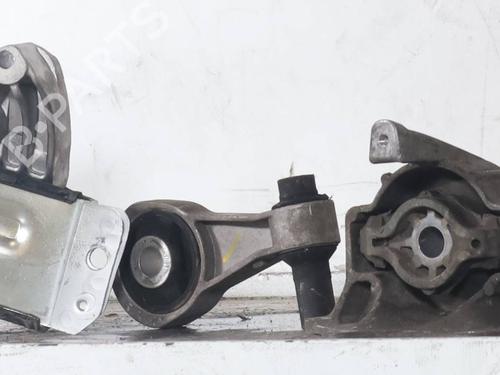 Used Engine mount Engine mount LANCIA YPSILON (843_) 1.3 JTD (843.AXD11, 843.AXD1A) (70 hp) 33285040 33285040