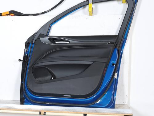 right-front-door-alfa-romeo-stelvio-949_-2016-23103948 main image