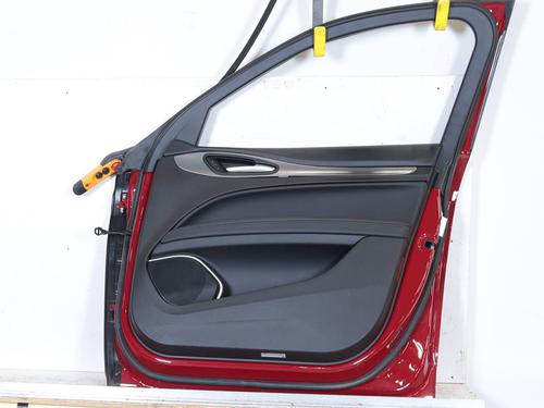 right-front-door-alfa-romeo-tonale-965_-2022-23044301 main image